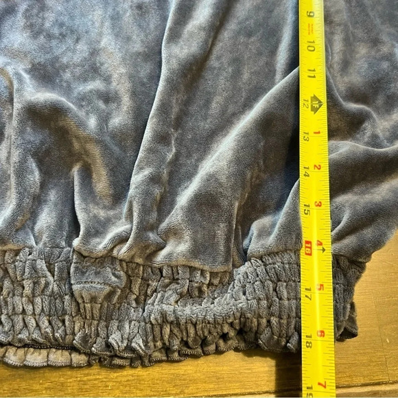 SAVVI Natasha Velour Velvet Sweater Cinched Gray Soft Large - Picture 8 of 8